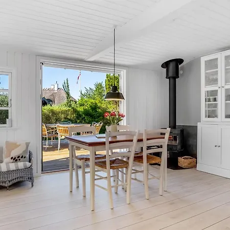 Synnoeve - 350m From The Sea By Interhome Bøtø By