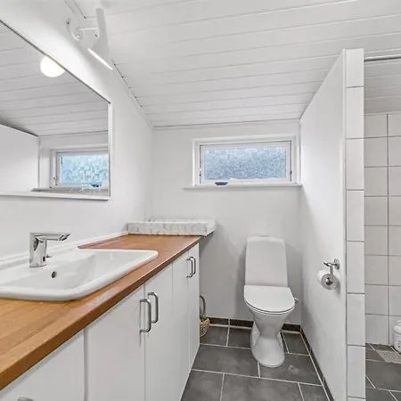 Synnoeve - 350m From The Sea By Interhome Bøtø By
