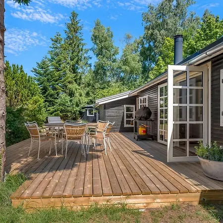 펜션 Synnoeve - 350m From The Sea By Interhome Bøtø By